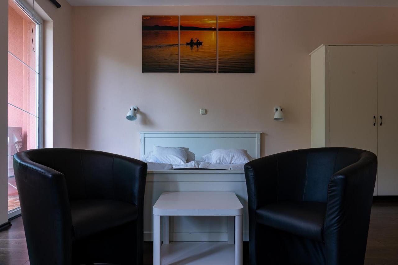Accomo Apartmanház Siófok Esterno foto